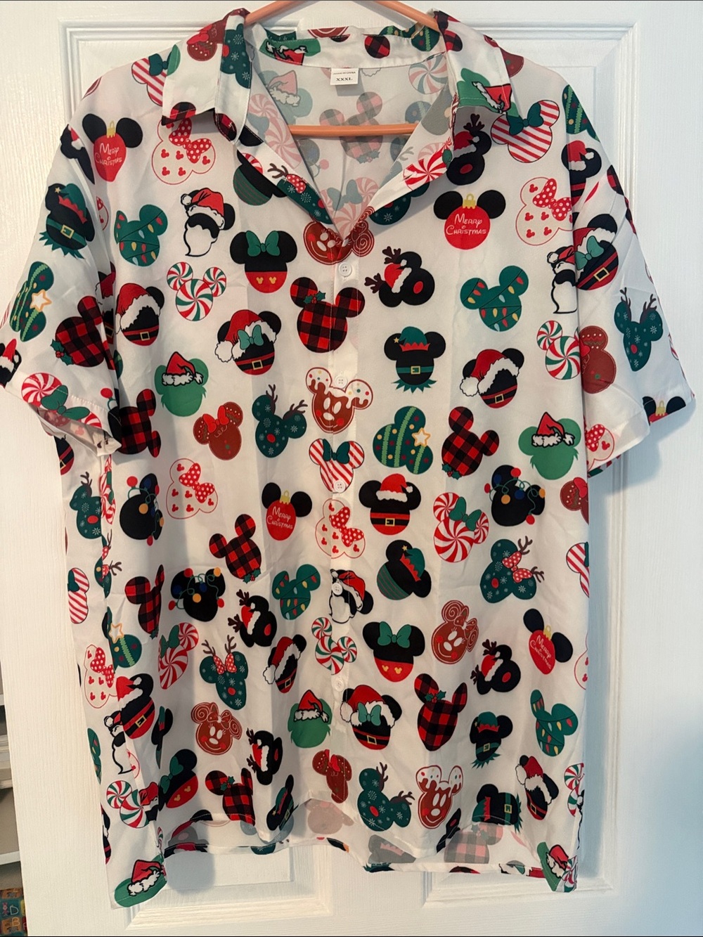 Disney White Short-Sleeve Holiday Mickey Print Shirt in Red & Green